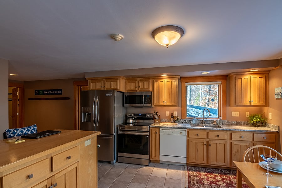 Full sized fridge with filterer water and ice maker