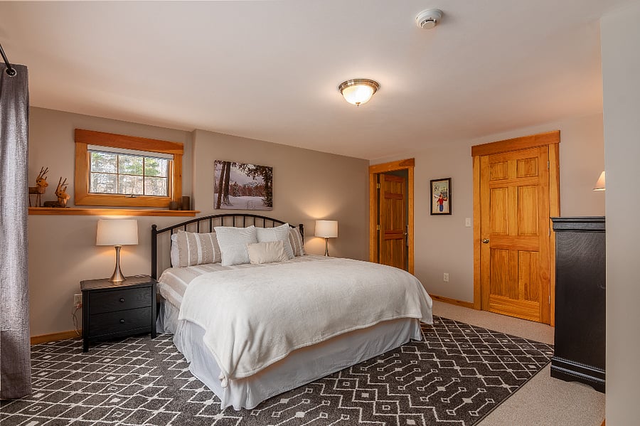 Primary bedroom with king bed. Bamboo sheets and cotton duvet.