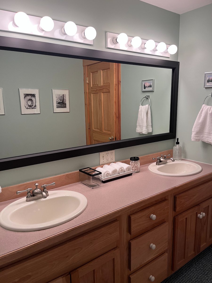 Primary ensuite bathroom with double sinks, full tub/shower.