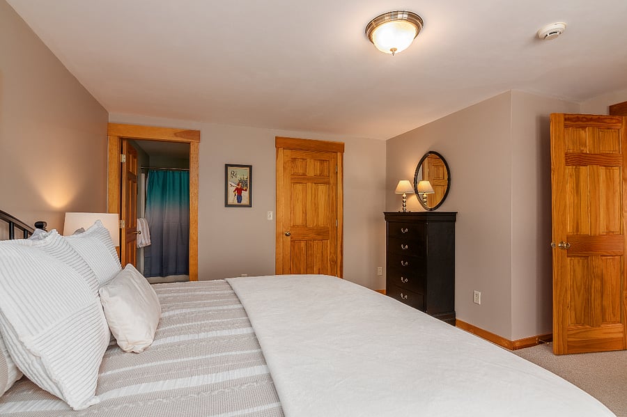 Primary bedroom, ensuite bathroom, closet & dresser