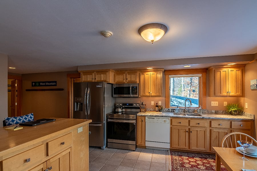 Full kitchen with additional island for dining or working