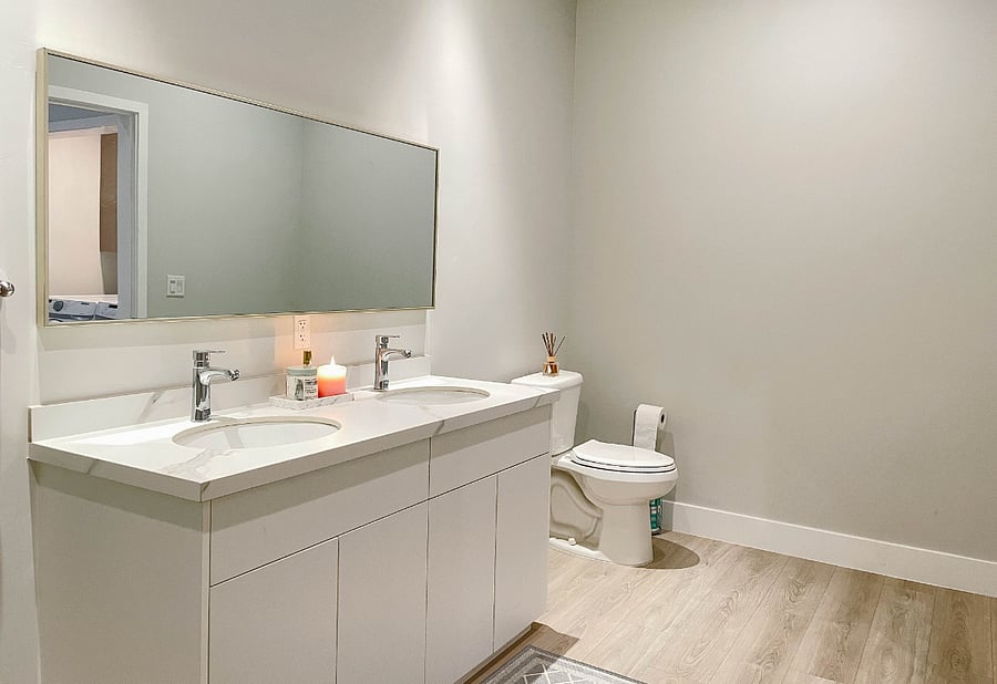 "Spacious and stylish - the perfect combination of a full-size mirror and a double hand sink, adding functionality and elegance to any bathroom decor. Reflecting today's beauty trends, while enhancing your daily routine effortlessly."
