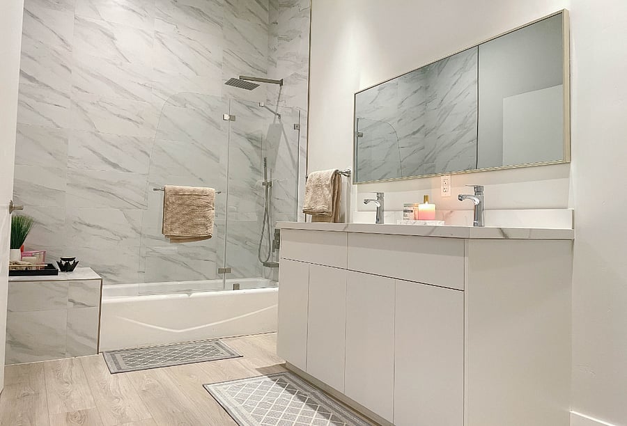 "Spacious and stylish - the perfect combination of a full-size mirror and a double hand sink, adding functionality and elegance to any bathroom decor. Reflecting today's beauty trends, while enhancing your daily routine effortlessly."