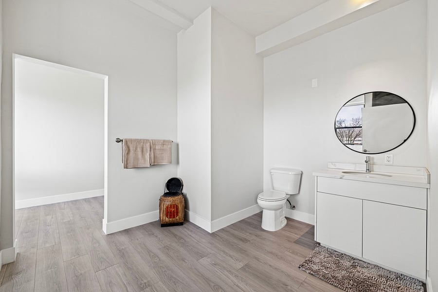 "Spacious and stylish - the perfect combination of a full-size mirror and a hand sink, adding functionality and elegance to any bathroom decor. Reflecting today's beauty trends, while enhancing your daily routine effortlessly."