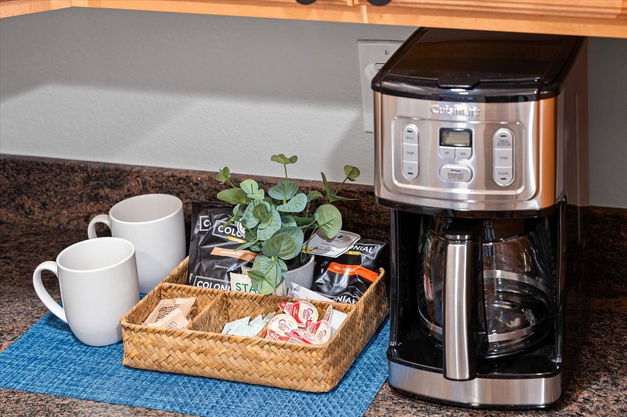 10-cup coffee maker provided with starter kit so you can have your coffee as you get settled it