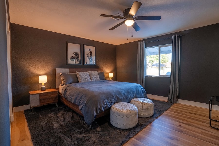 Master Bedroom - King Bed with en-suite bathroom