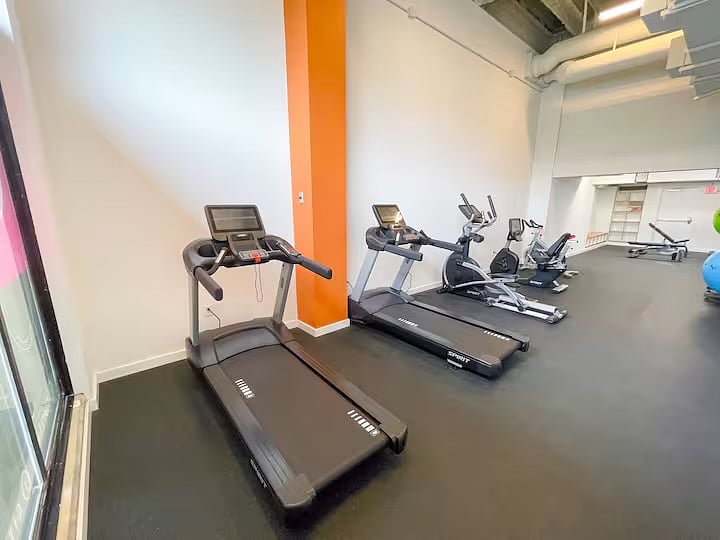 1st floor gym access!