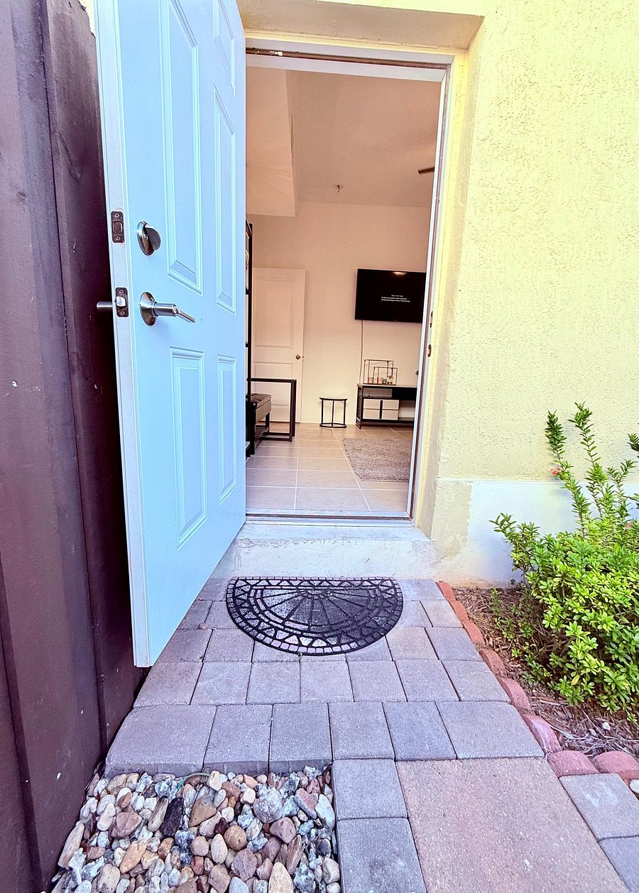 Furnished Finder property 810801_1 photo 8