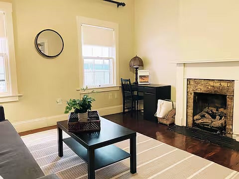 Third room / pullout couch / office