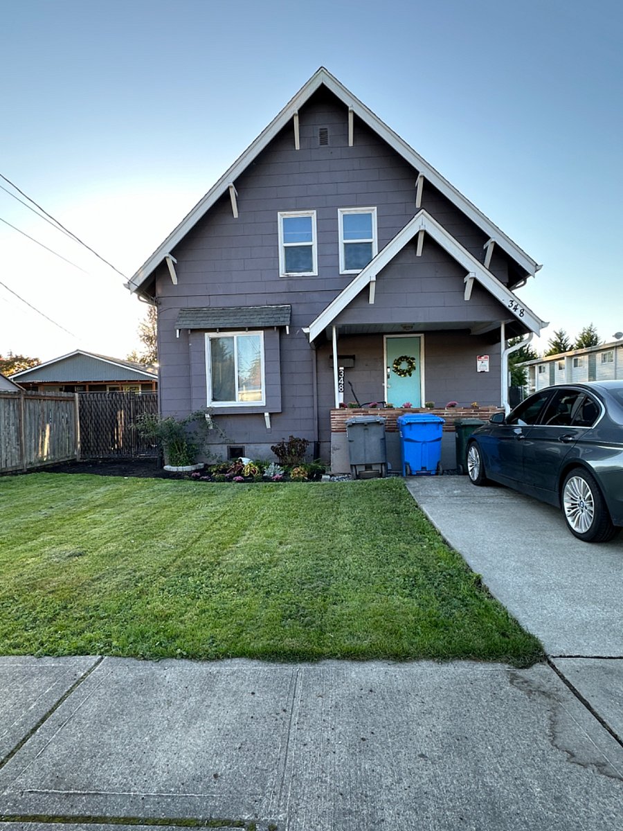 Front yard/Entry