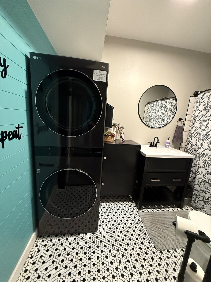 Shared Full Bath/Laundry Room-Main Floor
