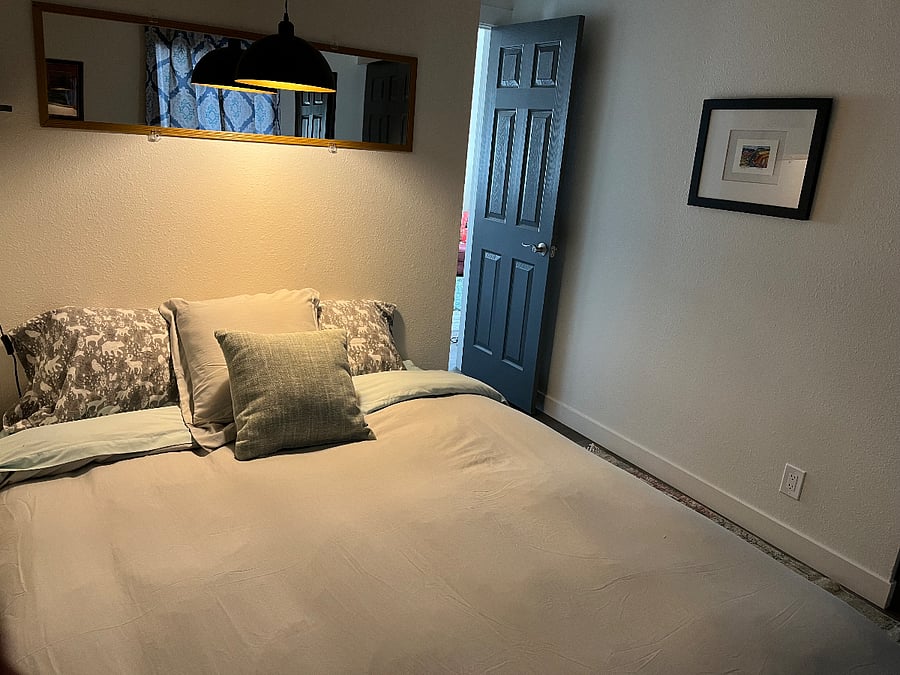 New queen bed