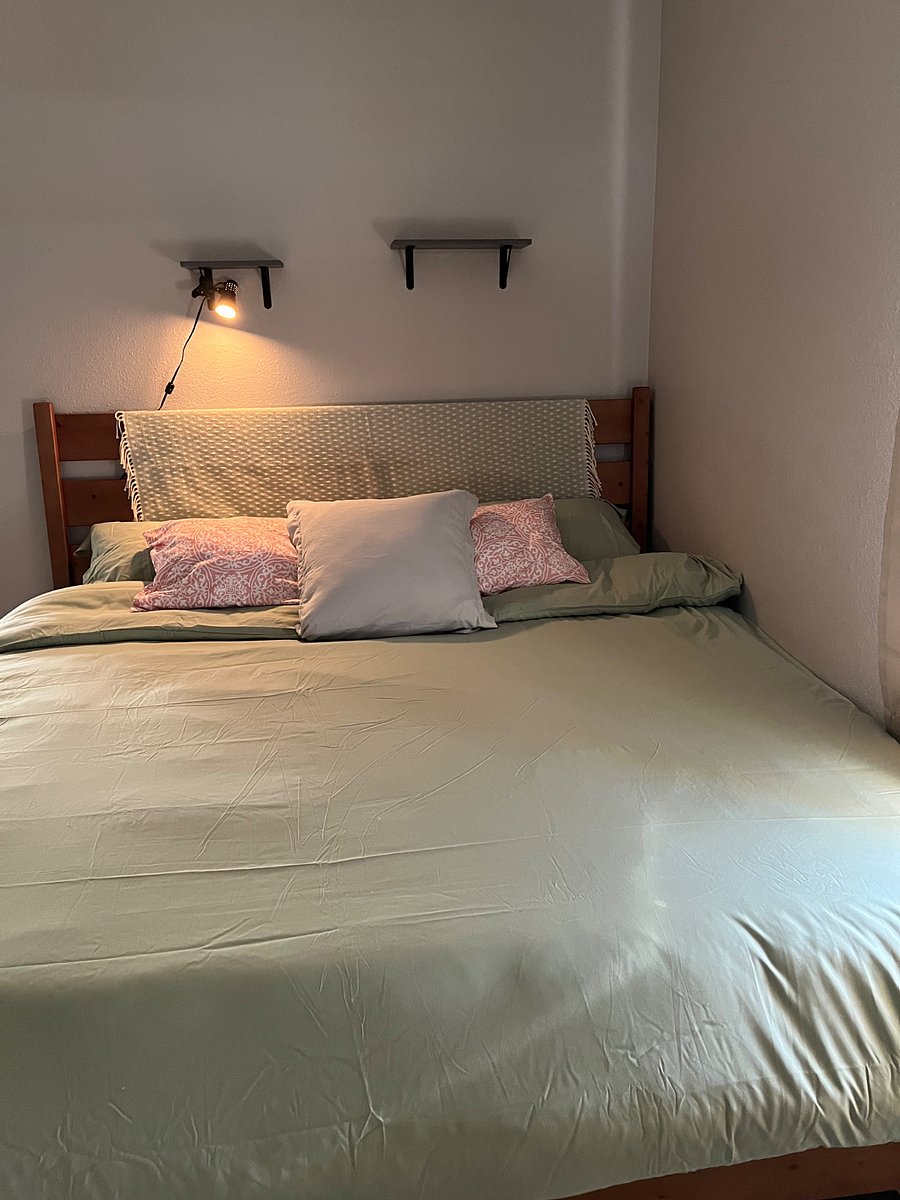 King bed - new 