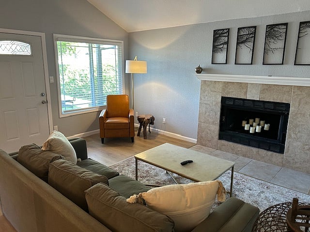 Furnished Finder property 810950_1 photo 3