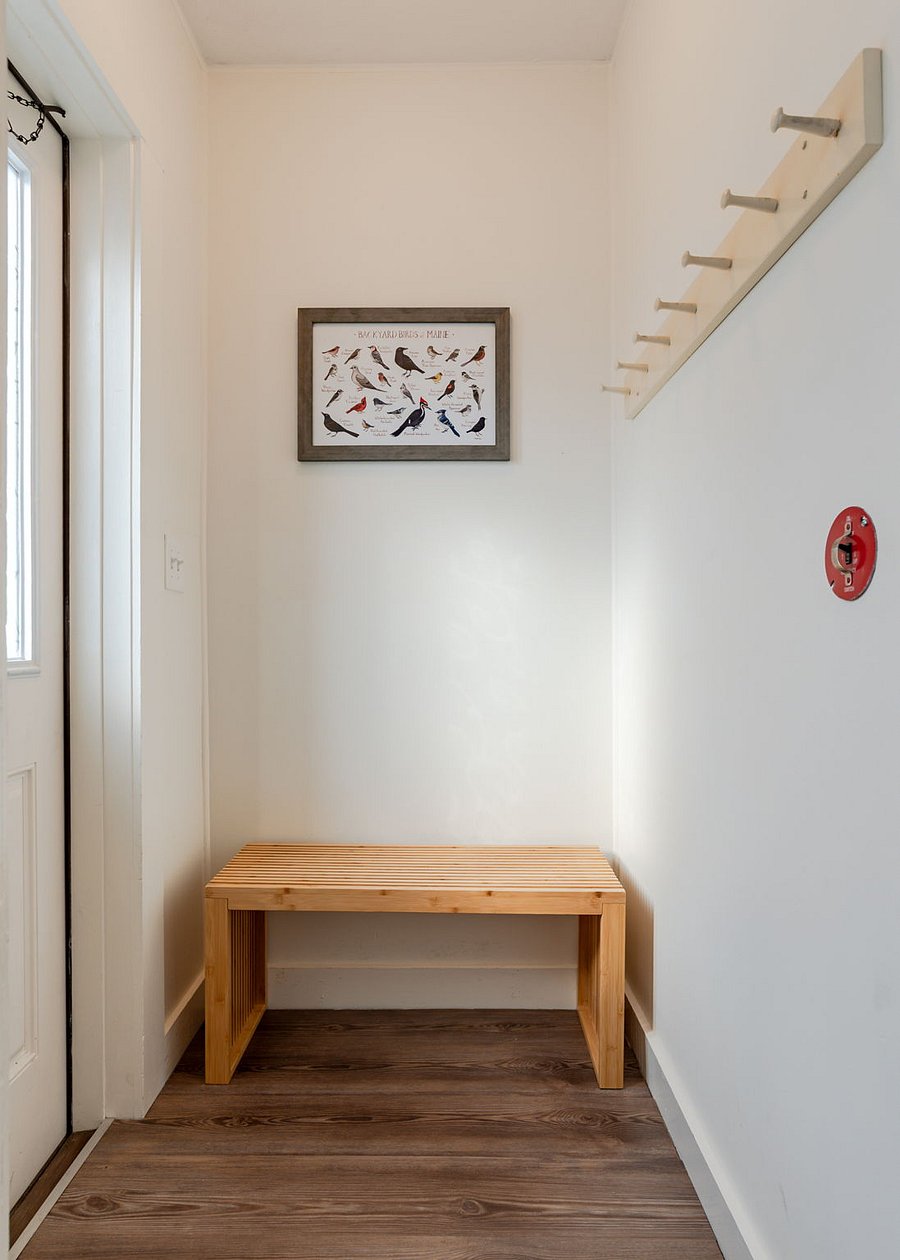 1 bedroom entryway