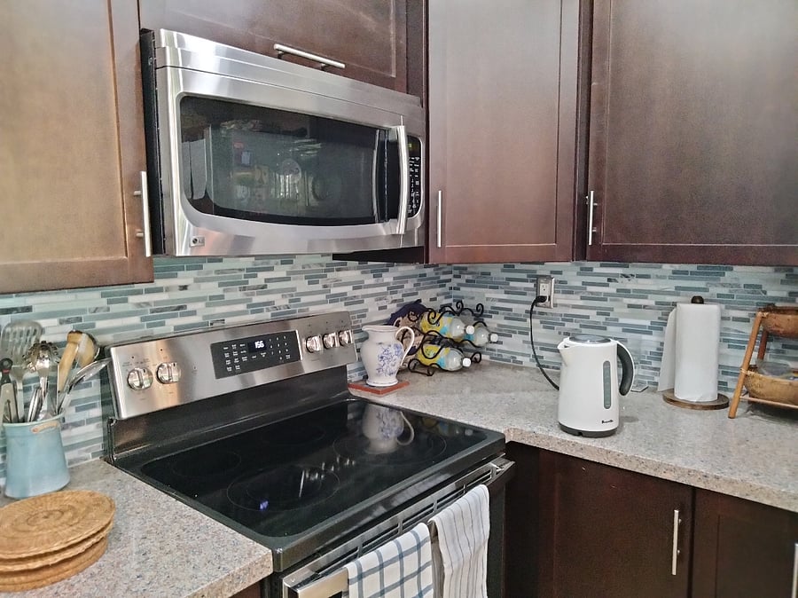 Oven and microwave.