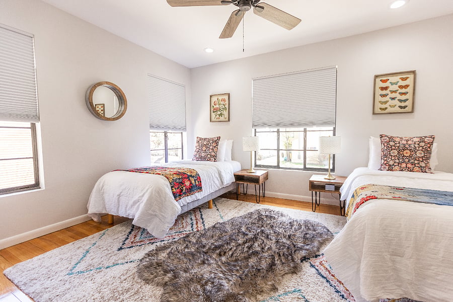 Secondary bedroom with 2 beds 