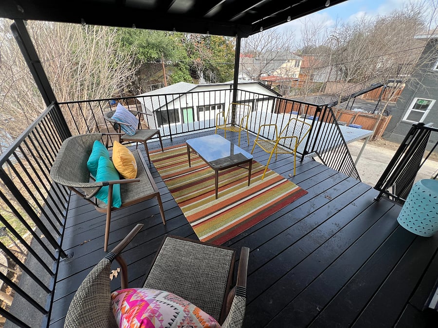 Private patio with plenty of seating! 