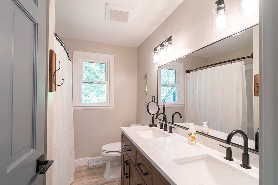 2nd Full Bathroom, with bath tub