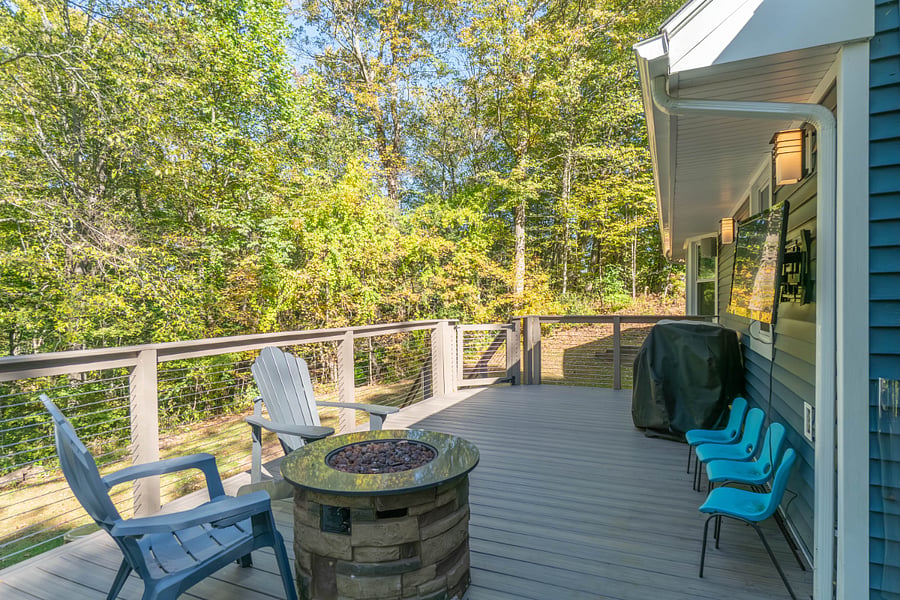 Trex Deck with propane fire pit, TV, sound system and Blackstone griddle