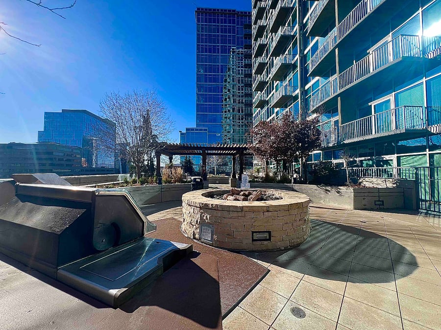 Pool Deck - Grills and Firepit