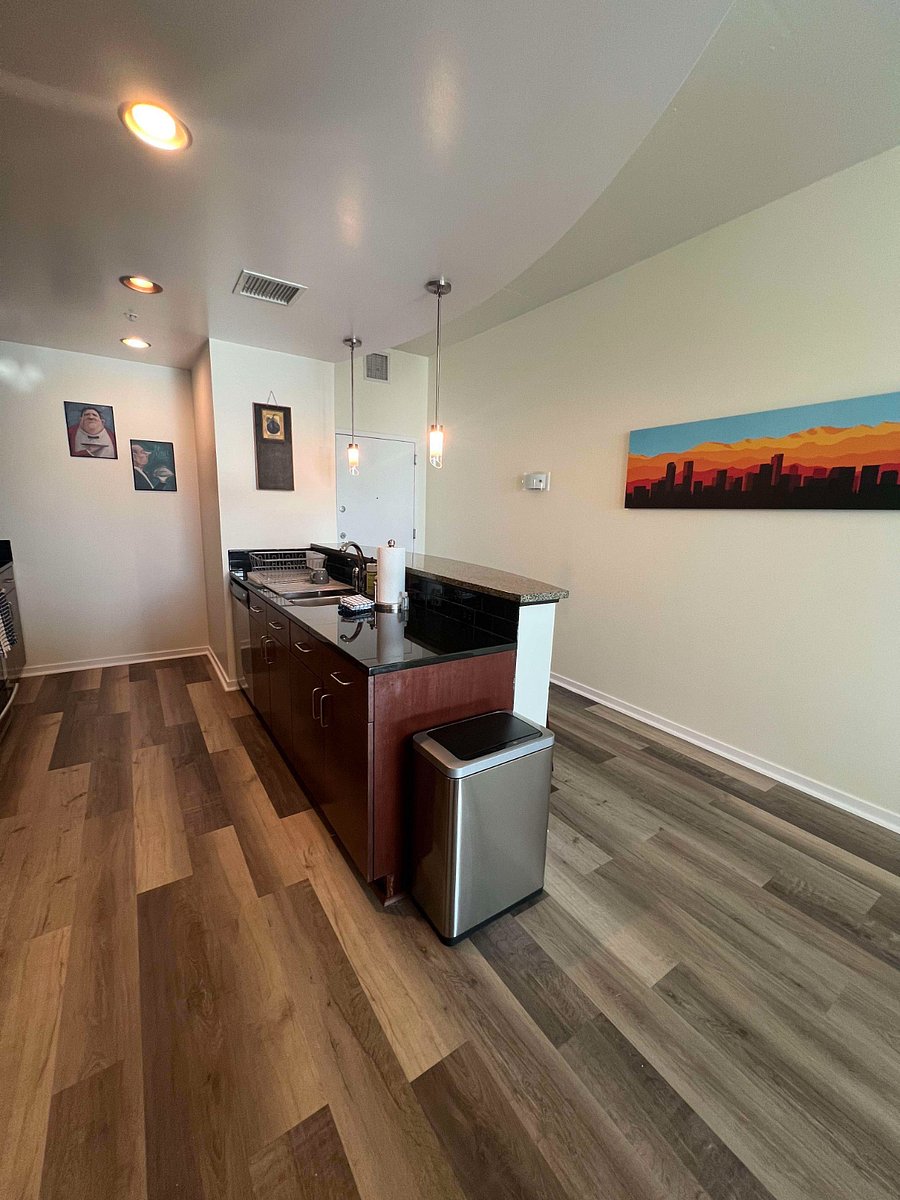 Entry/Kitchen