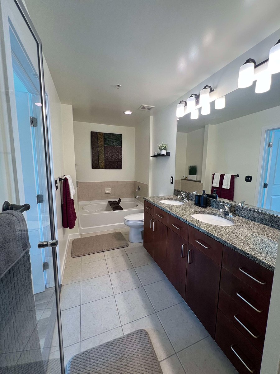 Bath tub