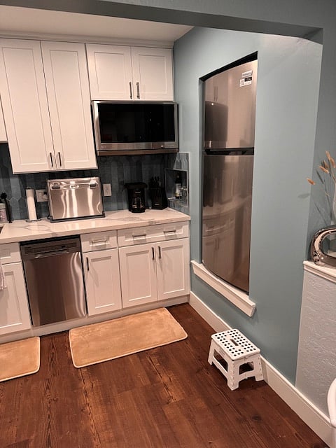 Kitchenette (microwave, toaster oven/air fryer, 2 burner hot plate, blender, electric kettle, coffee maker, coffee grinder, mixer and essentials). Also an additional pantry for food storage.