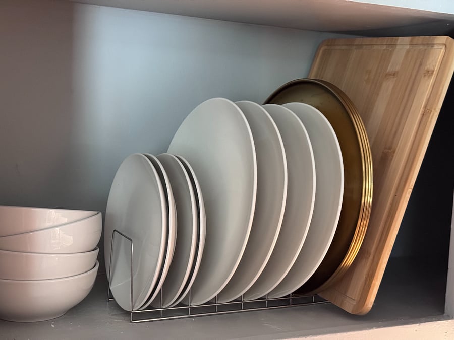Bowels, plates and cutting board provided.