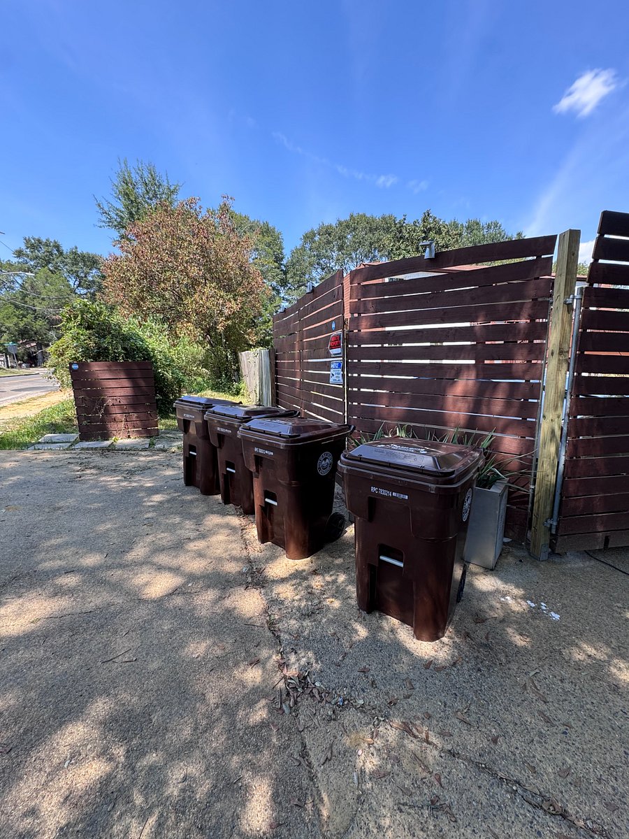 Plenty of trash cans are supplied.