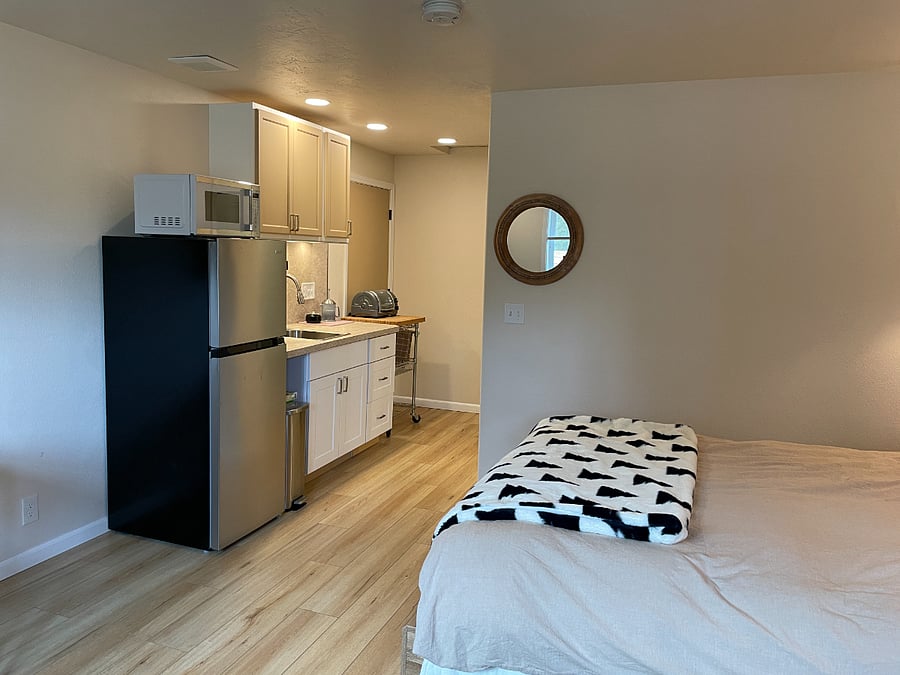 Studio Oasis in Sequim - Modern Comfort Meets Convenience - Minutes ...