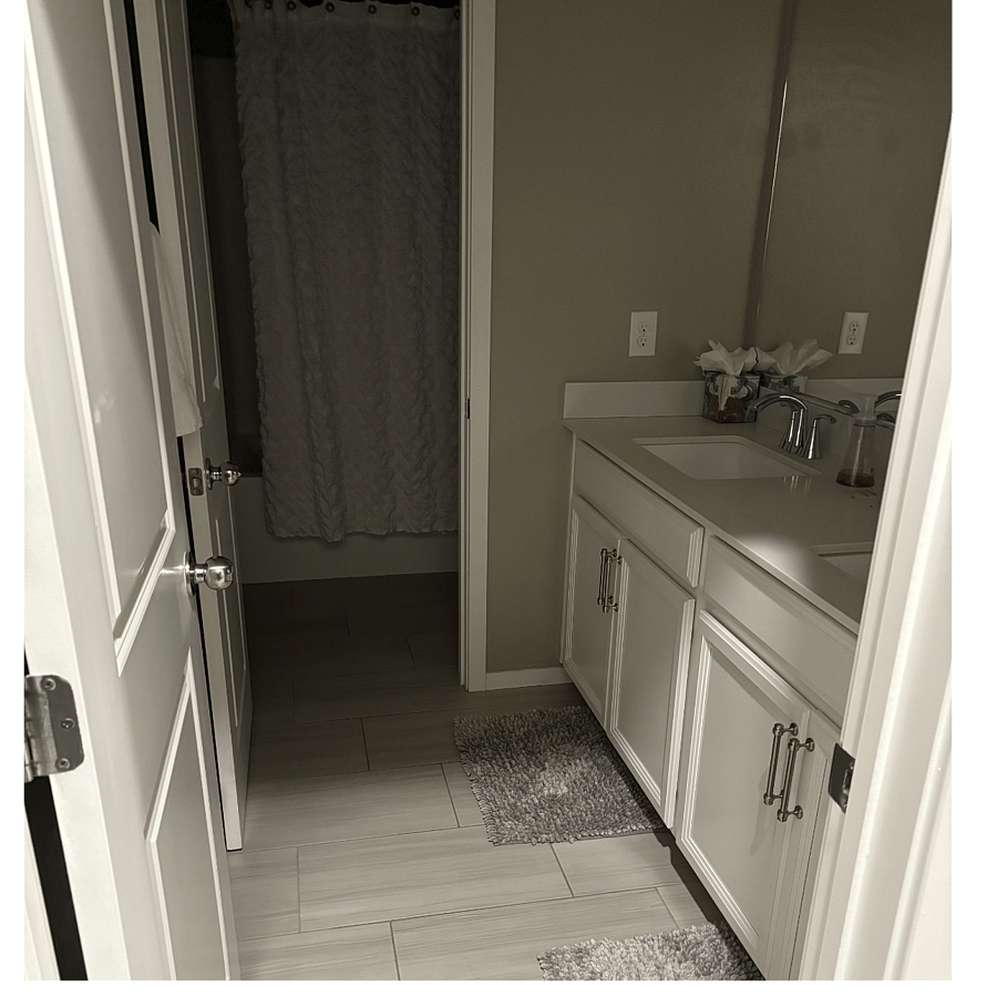Second bath, dual sinks, tub/shower combo 