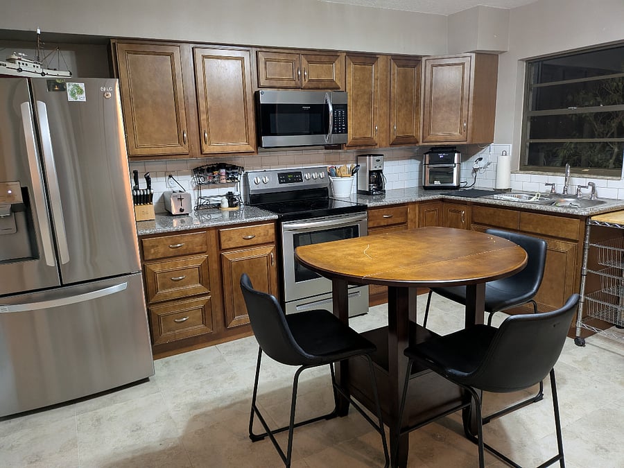 Eat-in Kitchen