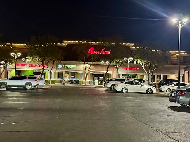 Bashas, Starbucks, Great Clips,Subway, McDonalds, UPS Store all two blocks away. 