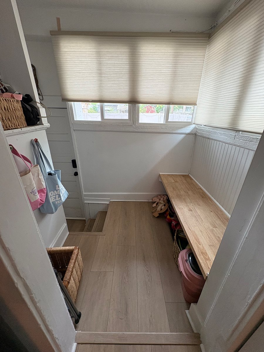 Mudroom / Access to basement