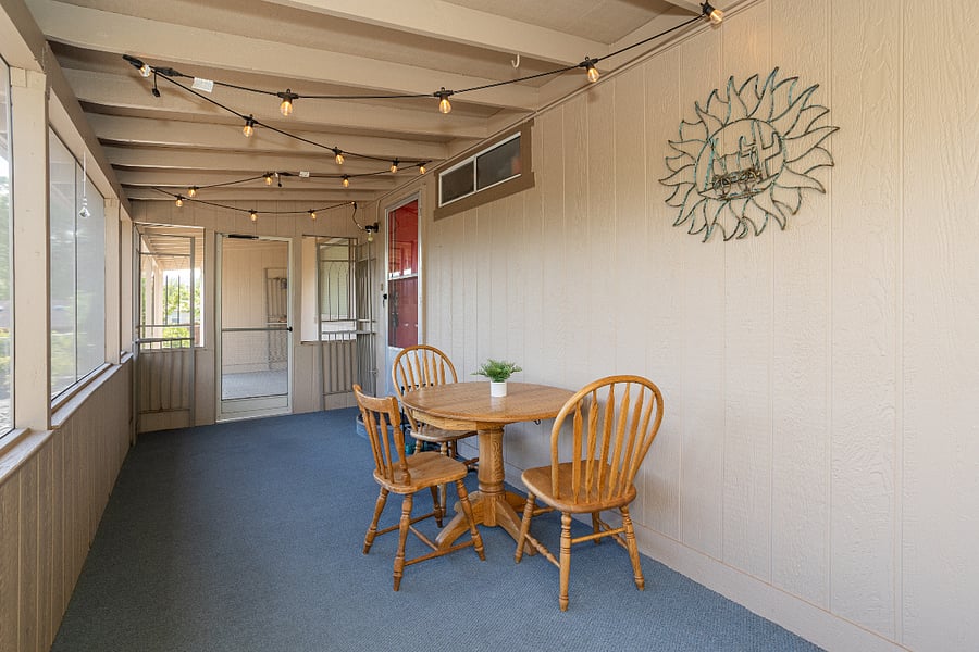 Enjoy your meals outside in large screened-in Arizona room, with warm ambient lightly for beautiful evenings out. 