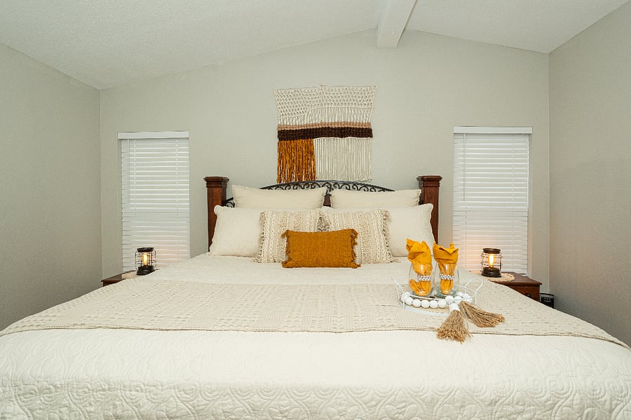 Primary Bedroom w/Kingsize bed, large closet and ensuite bath. 