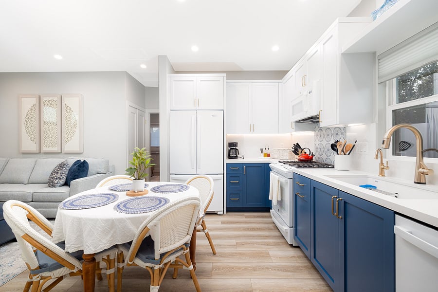 Dining Area & Kitchen