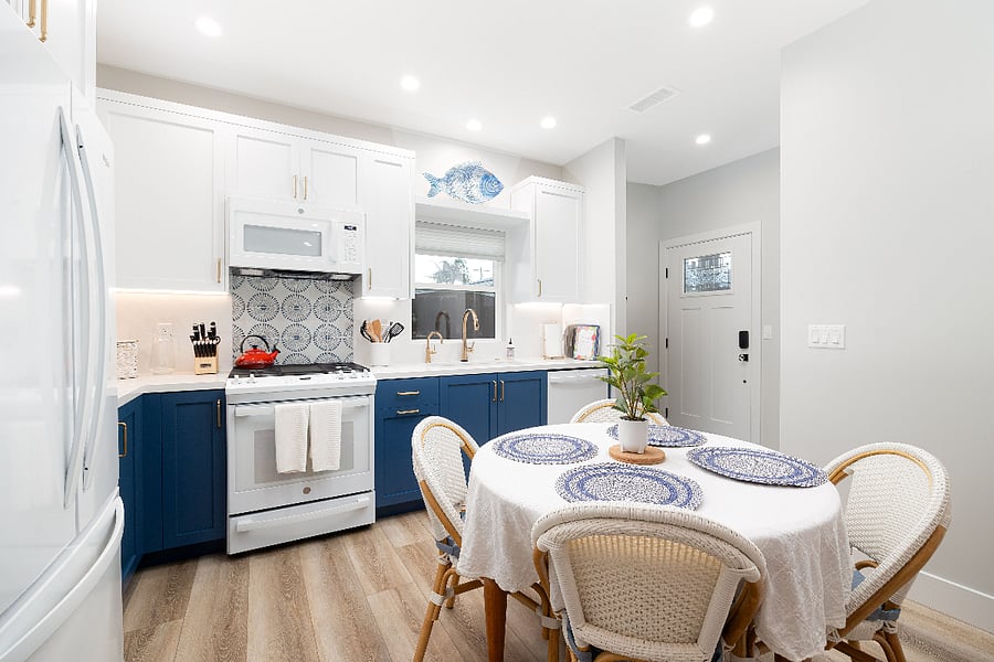 Dining Area & Kitchen
