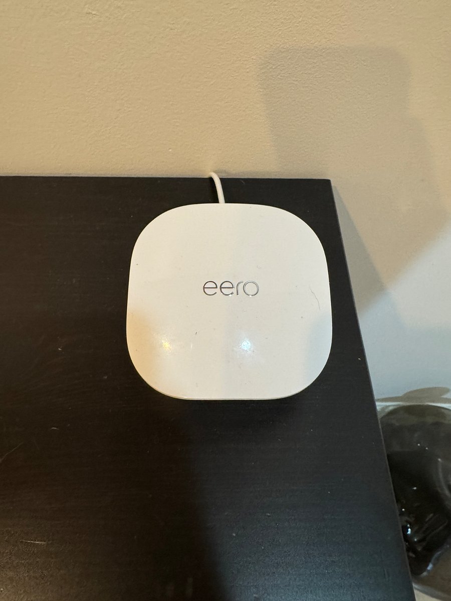 WIFI: Mesh Eero pod 2 in foyer (1 gig)