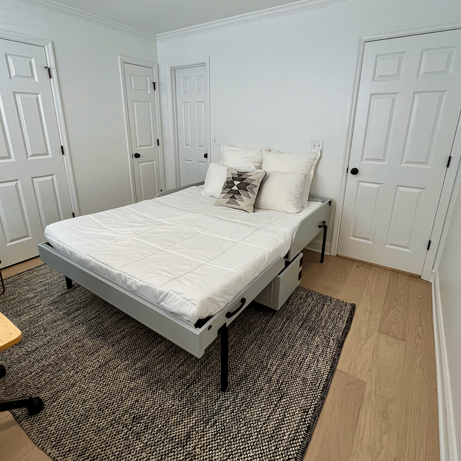 Downstairs bedroom in "bed mode". 