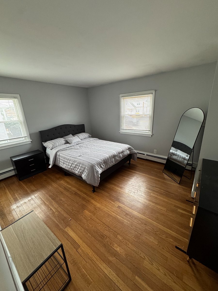 Queen bed in 1st bedroom