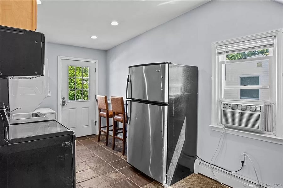 Washer + Dryer in unit