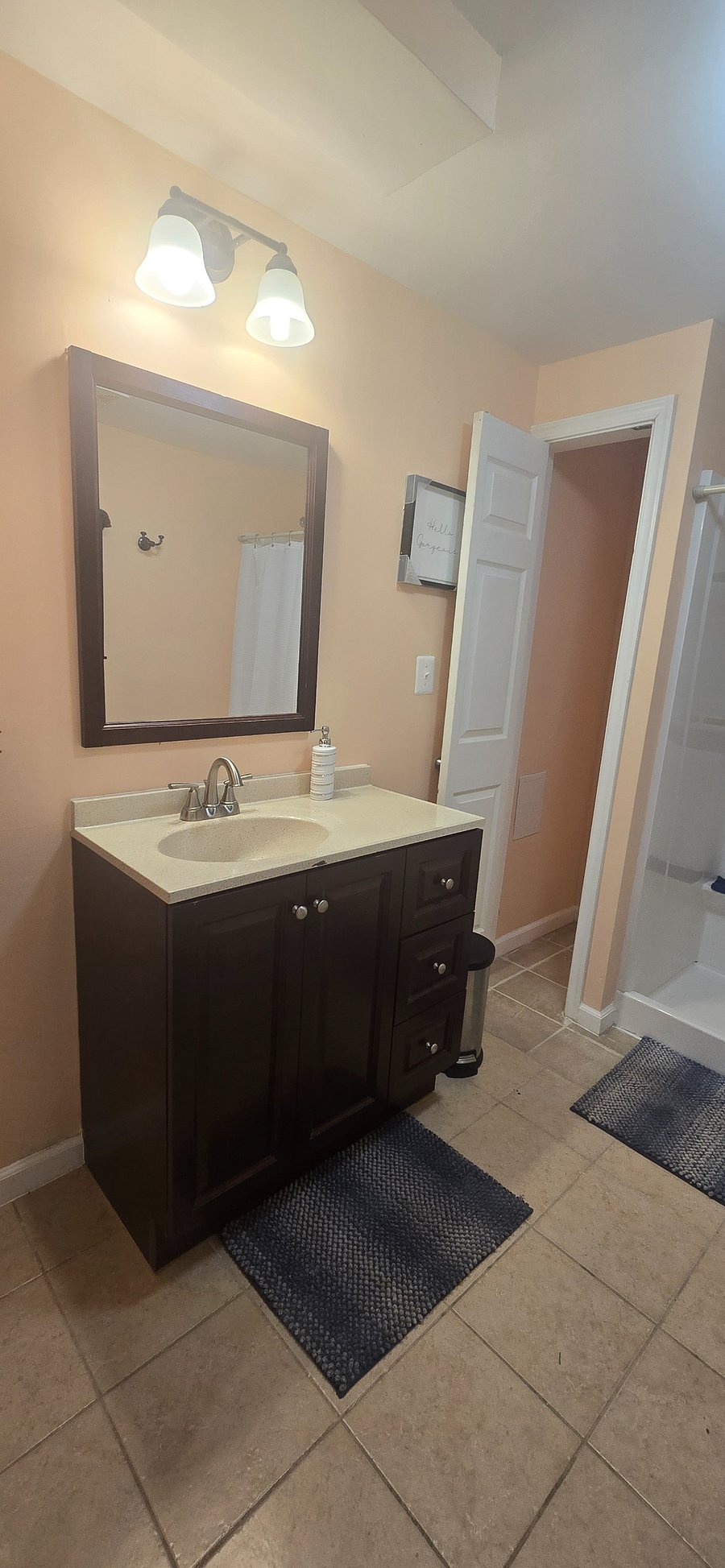 Full Master Bathroom.