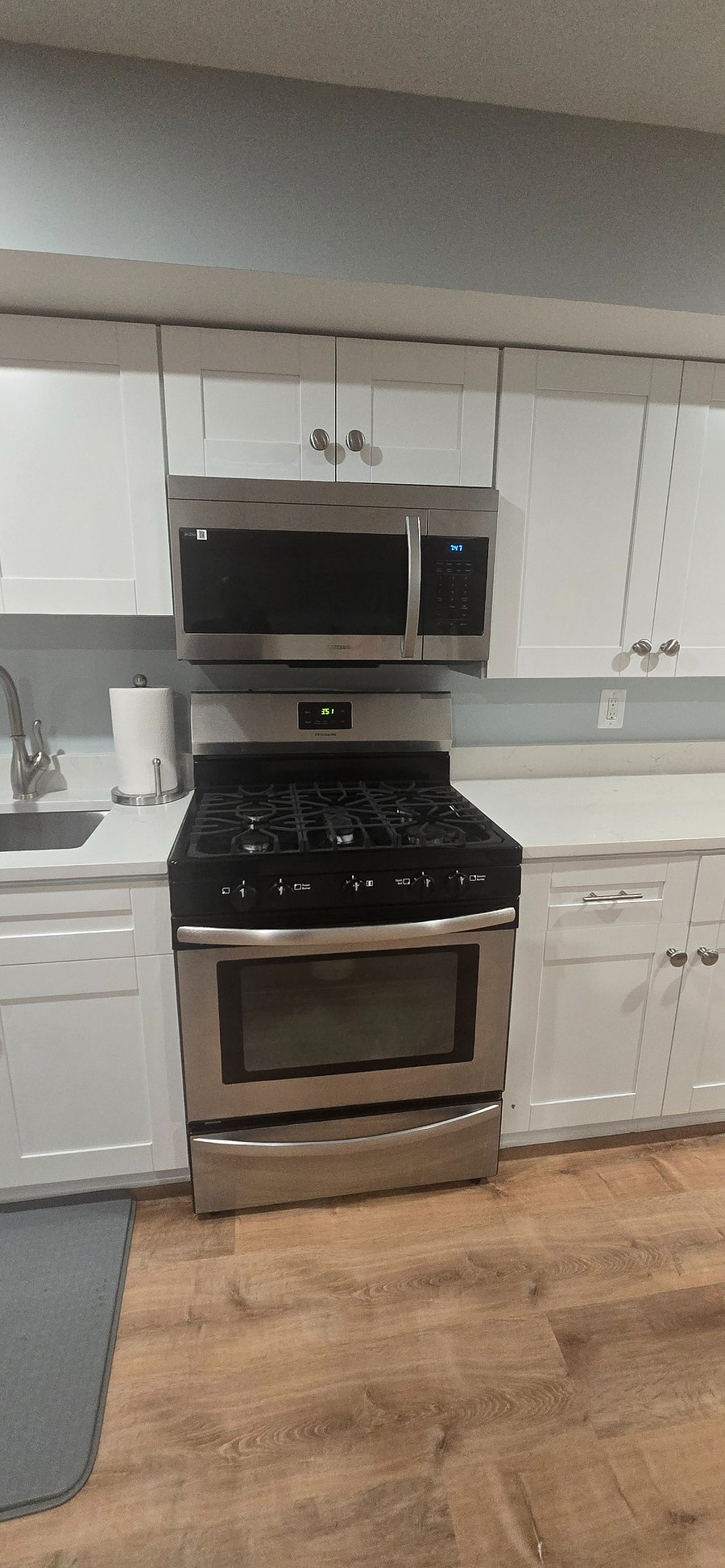 Full Kitchen with full gas range & oven.