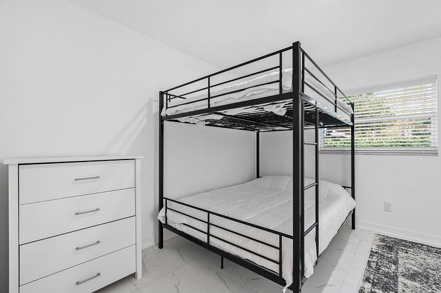 guest bedroom 4 queen over queen bunkbeds with walk in closet
