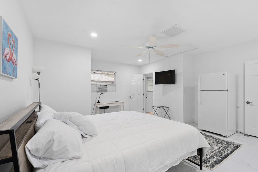 2n master bedroom with king bed