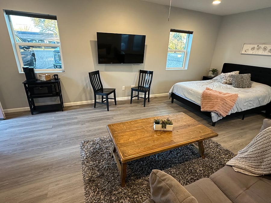 SmartTV, coffee bar area with microwave, dining table and chairs