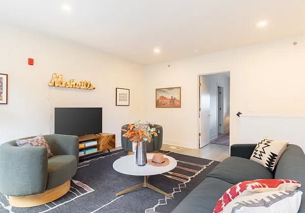 Furnished Finder property 812303_17 photo 9