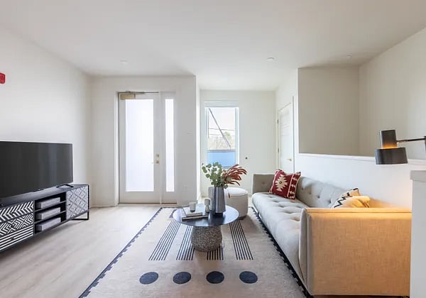 Furnished Finder property 812303_8 photo 6